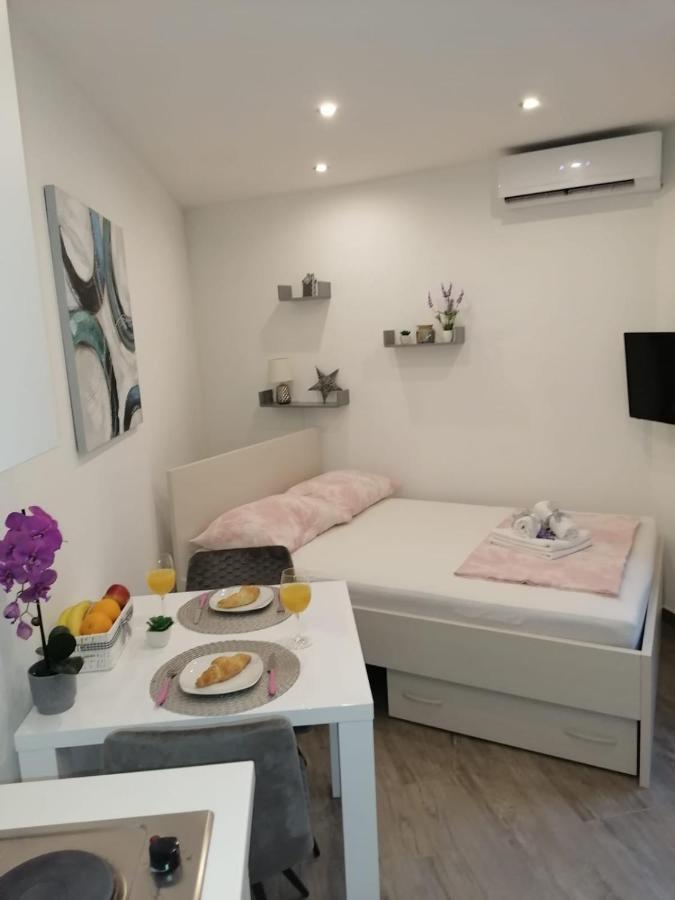 Studio Apartman Megy Apartment Сутиван Екстериор снимка